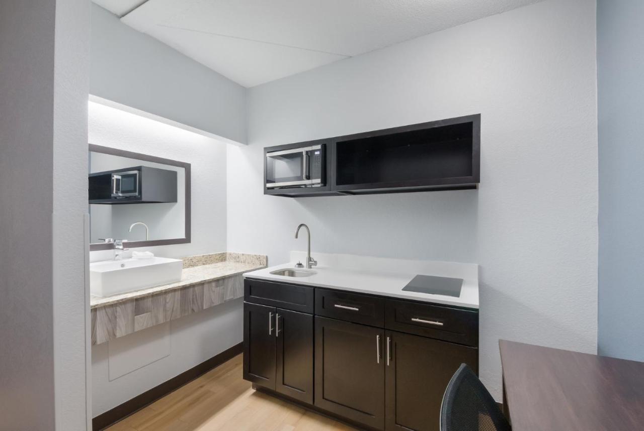 Hometowne Studios By Red Roof San Antonio - Seaworld Northwest Exteriér fotografie