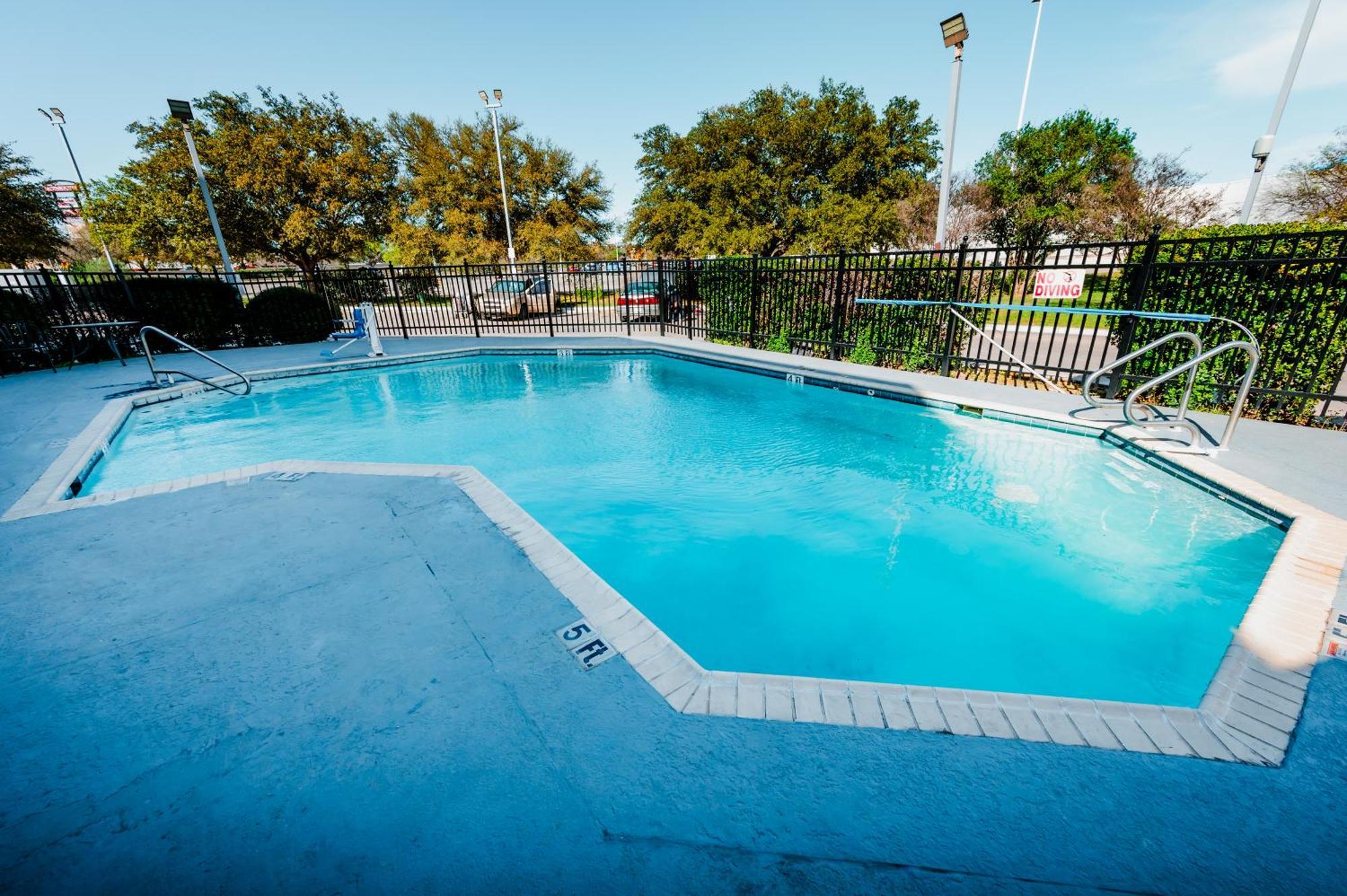 Hometowne Studios By Red Roof San Antonio - Seaworld Northwest Exteriér fotografie
